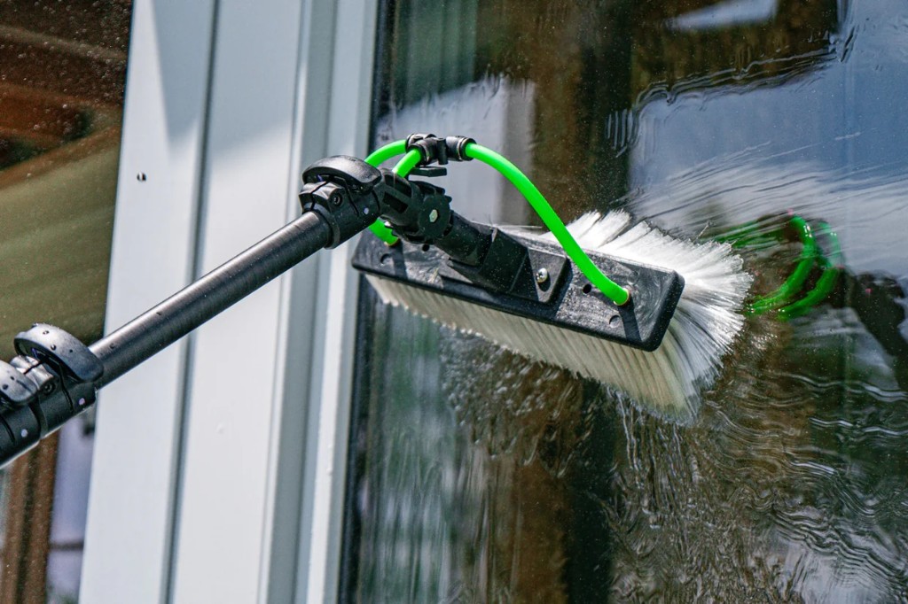 Xero waterfed brush on an extendable pole cleaning exterior windows